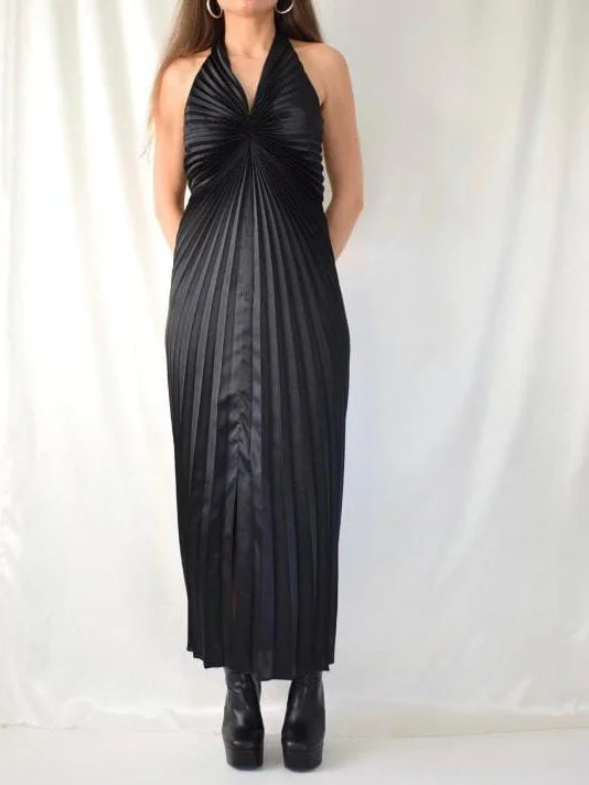 Black Halter Neck Pleated Backless Dress