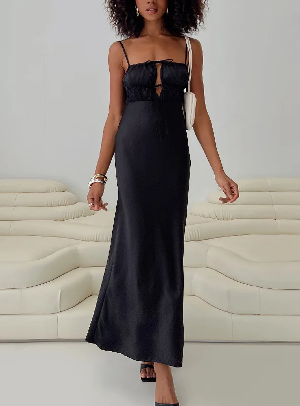 Everything Must Go!Jaquelin Maxi Dress Black