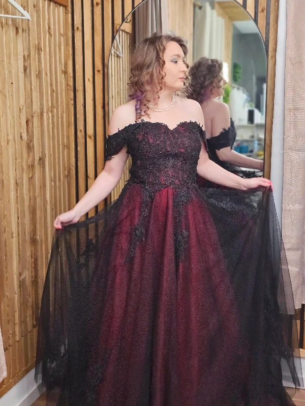 Special Offer – Act Fast!Black And Dark Red Size 8