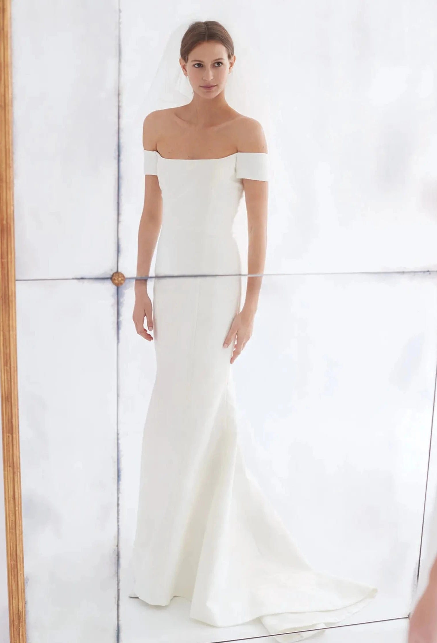 Find Your Perfect Deal Today!Carolina Herrera Greta - Size 10