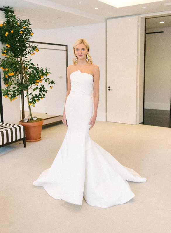 Limited Deals, Unlimited Savings!Carolina Herrera Lara - Size 12