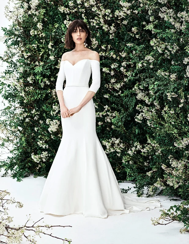 Time to Snag a Bargain!Carolina Herrera Luna - Size 12