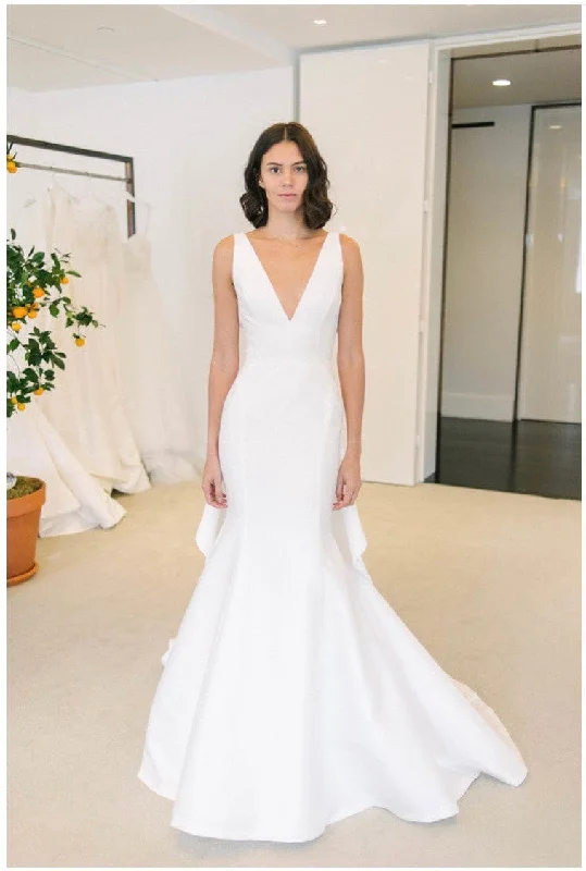 Price Drops You’ll Love!Carolina Herrera Lyla - Size 12