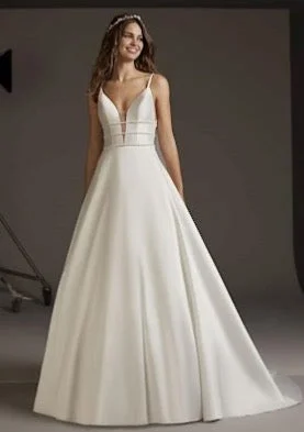 Get It Before It’s Gone!Pronovias Serpens