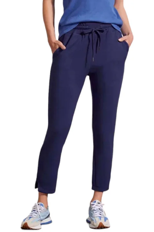 Don't Miss Out!Capri Jogger Pants In Navy