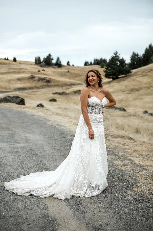 The Best Offers Are Here!La Sposa Strapless Sweetheart Lace Wedding Dress
