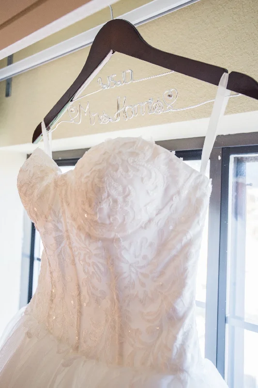Time to Snag a Bargain!Lis Simon Gwyneth