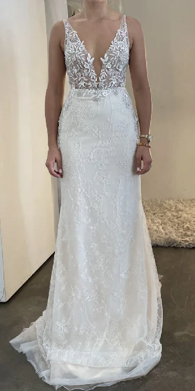 Limited Deals, Unlimited Savings!Liz Martinez Holly