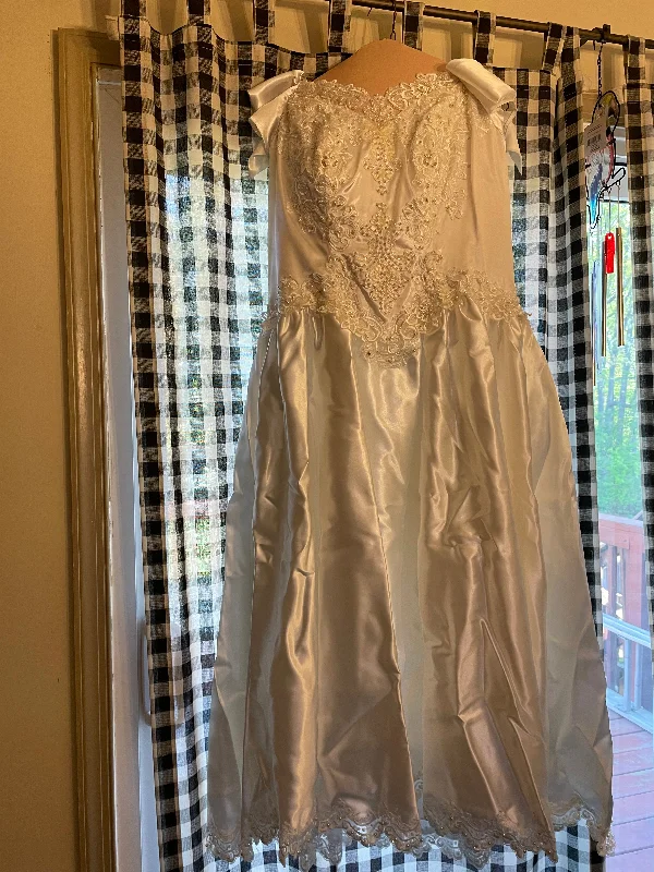 Steals and Deals Await!David's Bridal Santa Monica