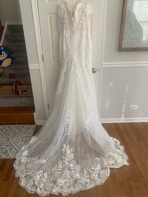 Get It Before It’s Gone!Martin Thornburg Cambria Ivory Style #220264