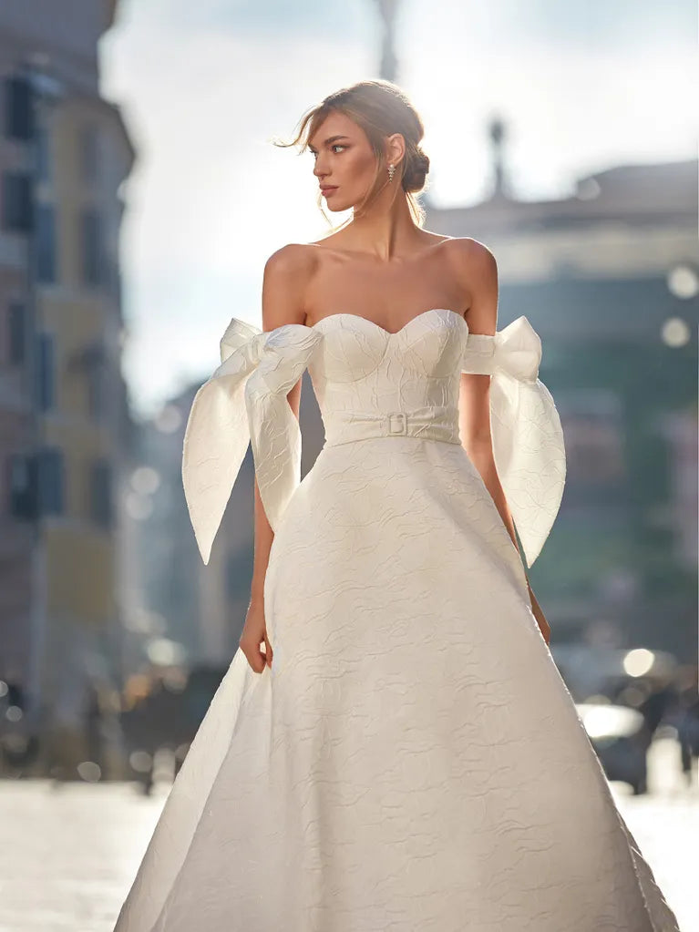 Best Offers of the Month!Pronovias Deva