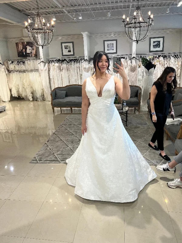 Limited Edition, Limited Price!Pronovias Marchesa Eire