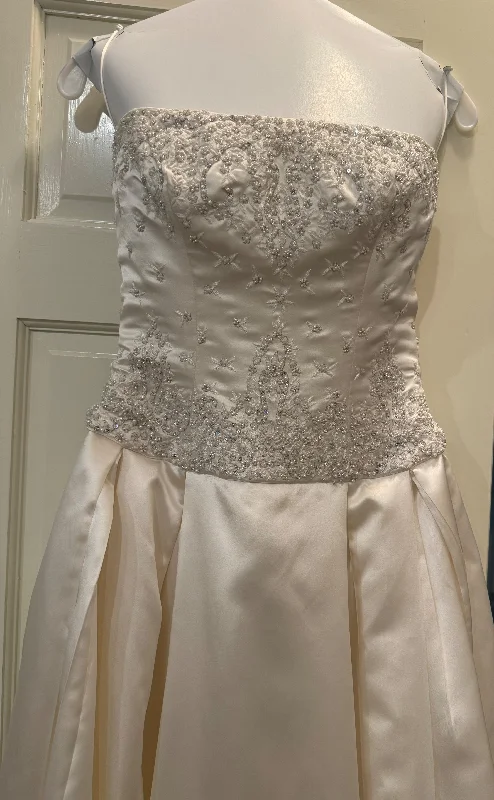 Crazy Discounts Inside!Reem Acra