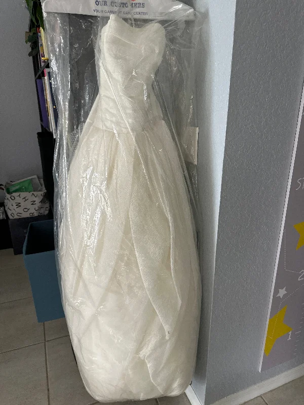 Exclusive Savings This Week!Vera Wang Off white A line dress
