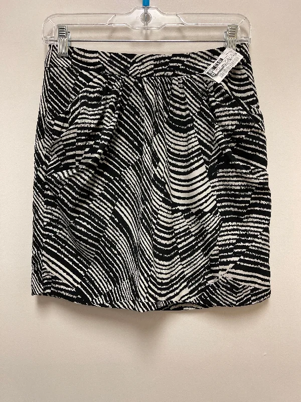 Massive Price Cuts!Black & Cream Skirt Mini & Short Banana Republic, Size Xs