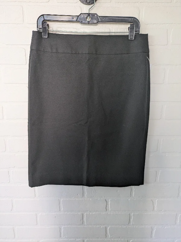 Save Like Never Before!Black Skirt Midi Banana Republic, Size 8