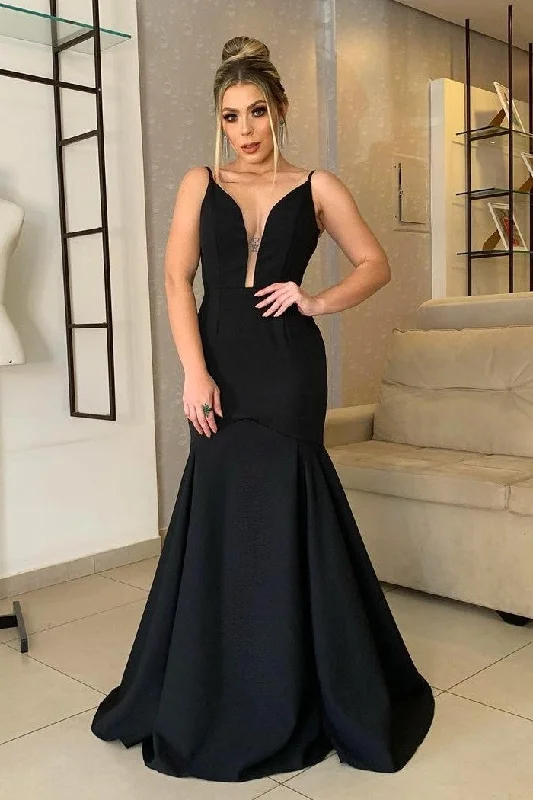 Find the Best Deals Here!Fit Flare Black Prom Dresses with Plunging Neckline