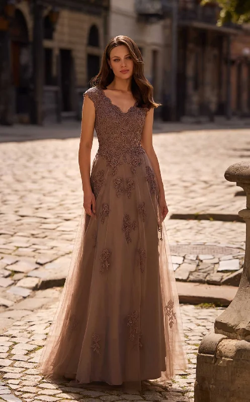 Score Big Savings Today!La Femme 26942 Dress